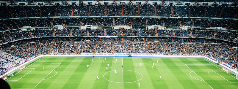 世界杯比分网数据展示大屏概念图 - 多块屏幕显示着不同的比赛数据